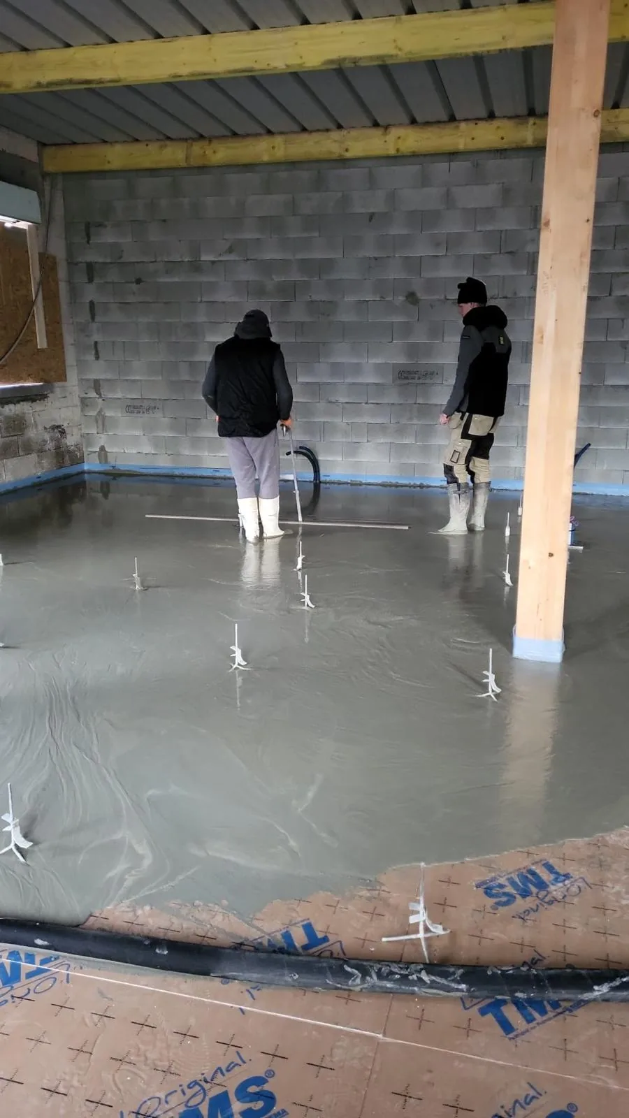 Mise en œuvre d’une chape fluide sur chantier